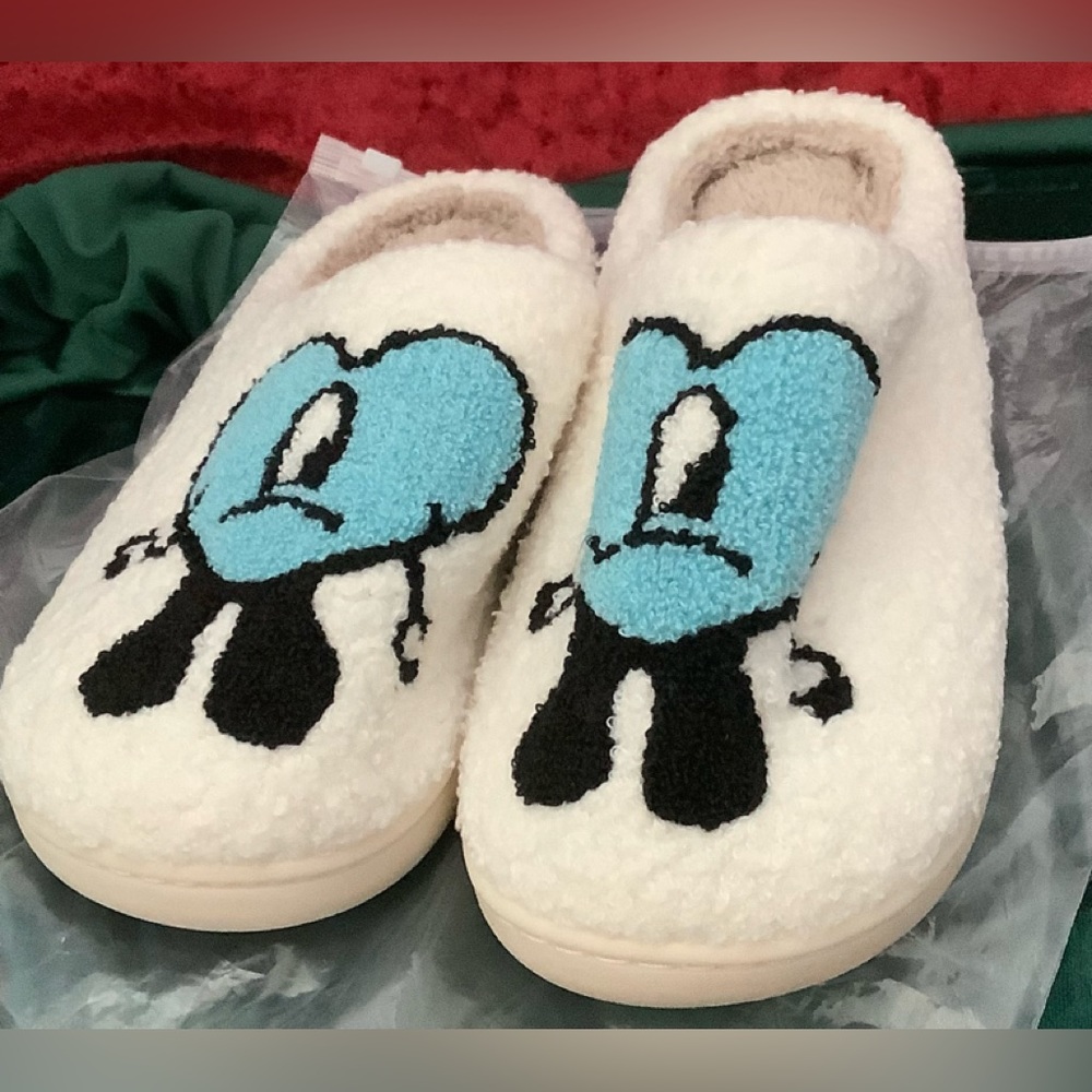NWOT Women’s Bad Bunny Slippers,Fuzzy Cozy Slippers for home. Sz 41-42 UK,US 8